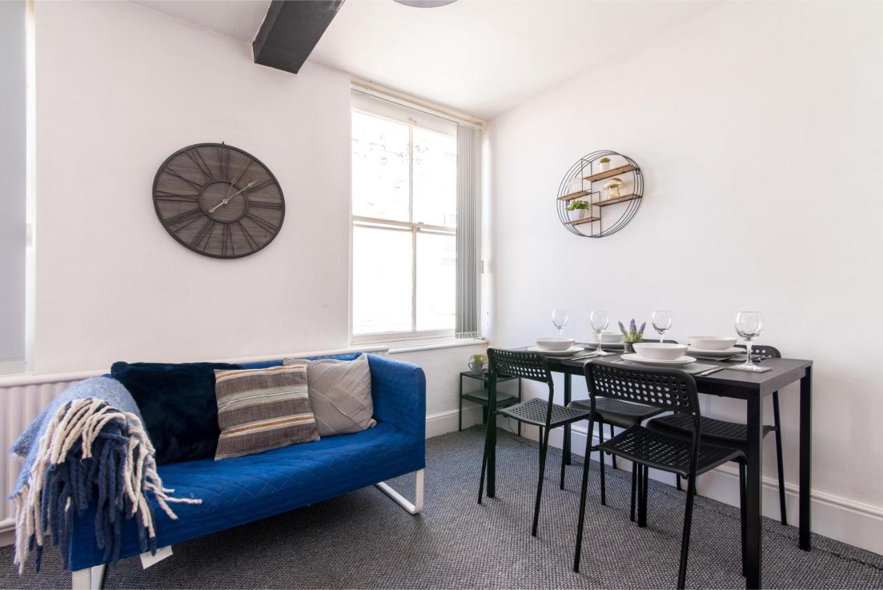 Characterful 2 Bed Apartment - Spacious & Comfy 캐슬 도닝턴 외부 사진