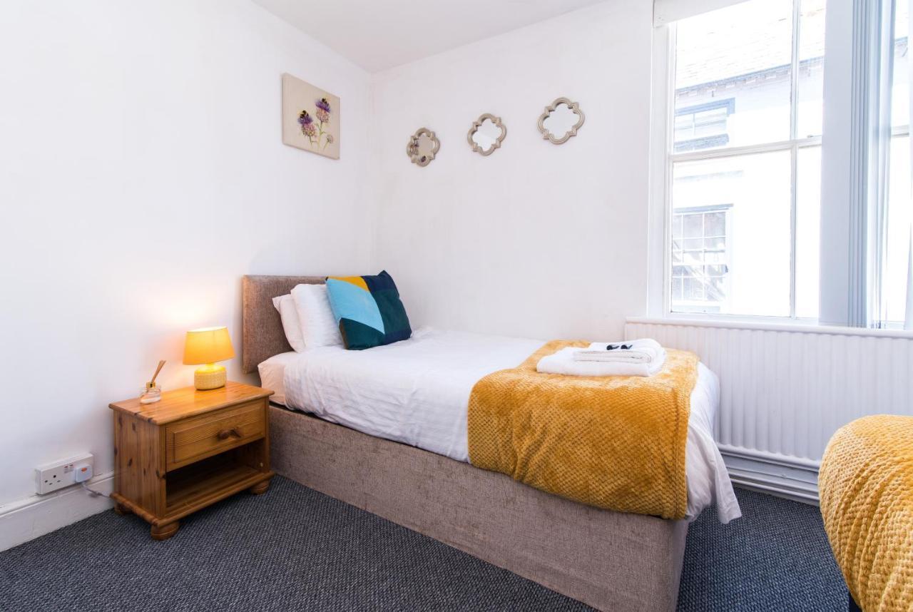 Characterful 2 Bed Apartment - Spacious & Comfy 캐슬 도닝턴 외부 사진