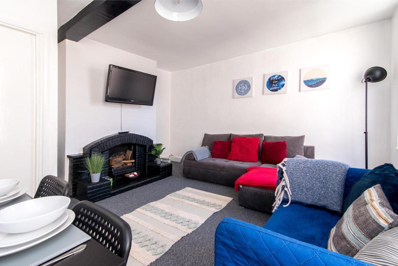 Characterful 2 Bed Apartment - Spacious & Comfy 캐슬 도닝턴 외부 사진